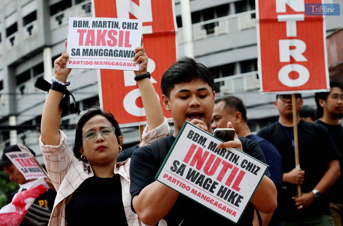 A militant group staged a protest at Boy Scout Circle in Quezon City on Thursday, Independence Day, denouncing key government officials for their inaction on proposed wage hike legislation.
The protesters branded House Speaker Martin Romualdez, Senate President Chiz Escudero, and President Ferdinand Marcos Jr. as "traitors" for allegedly failing to certify the proposed P100–P200 legislated wage hike as urgent.