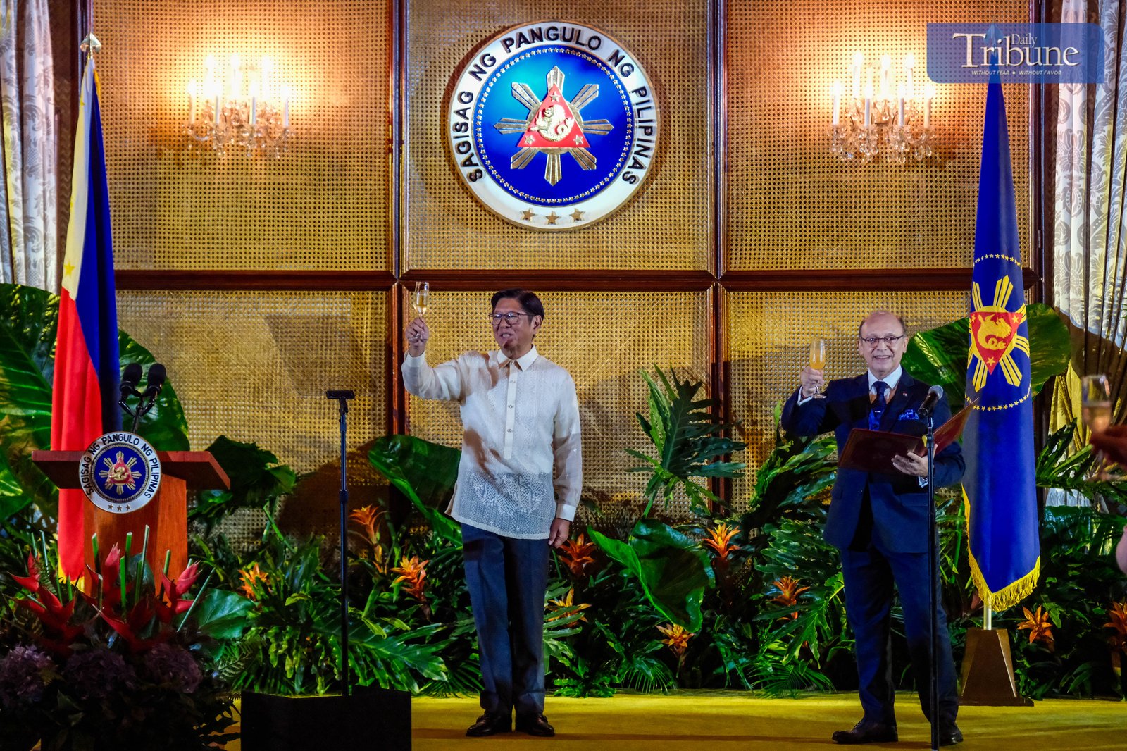 President Ferdinand Marcos Jr. shares a ceremonial toast with H.E. Mohammed Rida El Fassi, Vice Dean of the Diplomatic Corps, during the Vin d’Honneur at Malacañan Palace on 12 June 2025. The wine reception, held for government officials and members of the diplomatic corps, is one of two annual events hosted by the President to mark national celebrations.