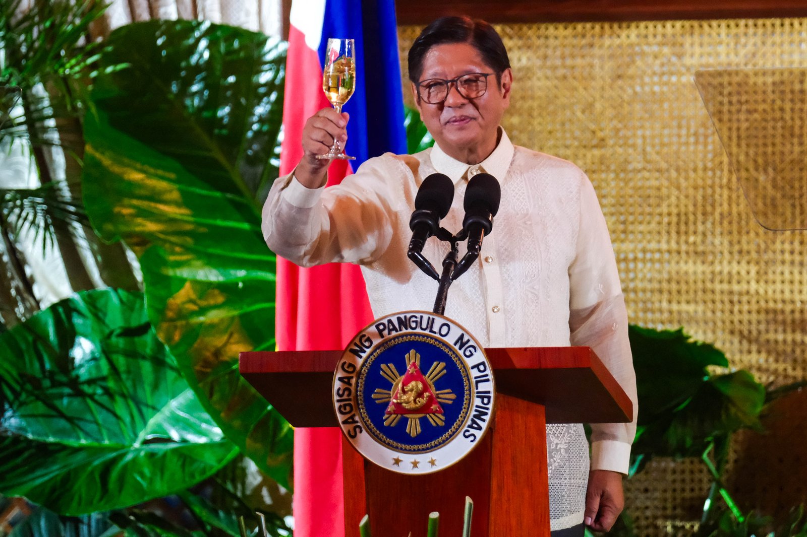 President Ferdinand Marcos Jr. shares a ceremonial toast with H.E. Mohammed Rida El Fassi, Vice Dean of the Diplomatic Corps, during the Vin d’Honneur at Malacañan Palace on 12 June 2025. The wine reception, held for government officials and members of the diplomatic corps, is one of two annual events hosted by the President to mark national celebrations.