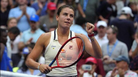 Navarro survives,
reaches Queen’s QF