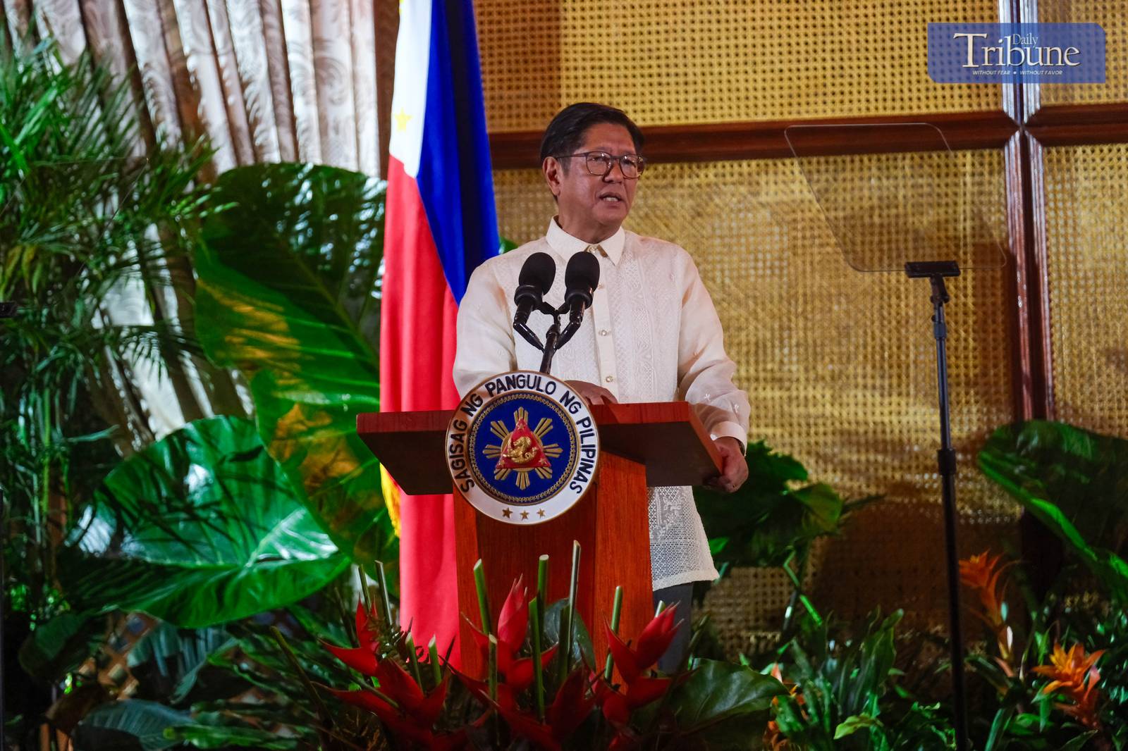President Ferdinand Marcos Jr. shares a ceremonial toast with H.E. Mohammed Rida El Fassi, Vice Dean of the Diplomatic Corps, during the Vin d’Honneur at Malacañan Palace on 12 June 2025. The wine reception, held for government officials and members of the diplomatic corps, is one of two annual events hosted by the President to mark national celebrations.