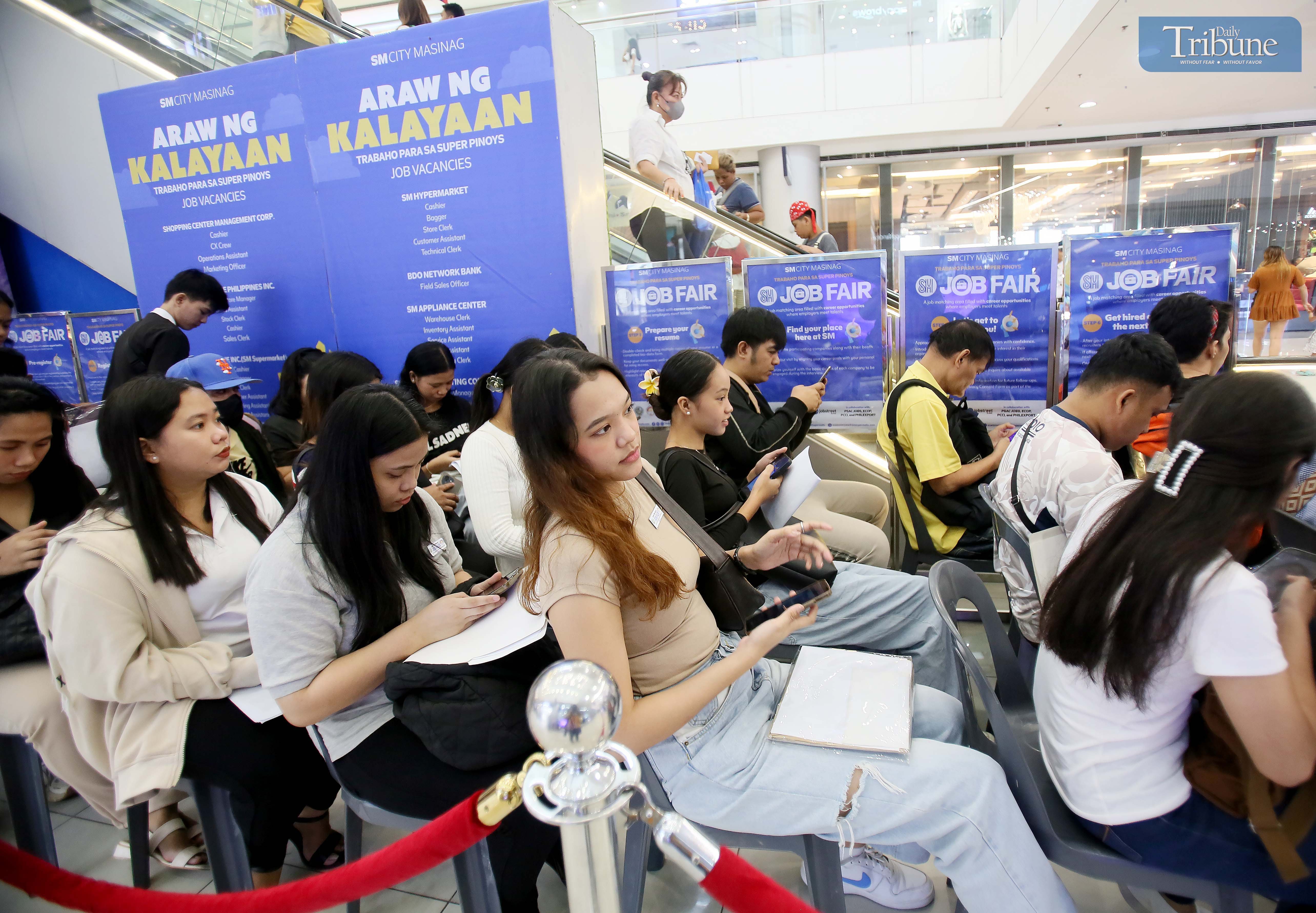 Hundreds flock to Independence Day job fair in SM Masinag