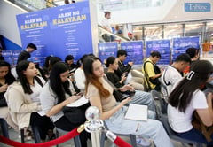 Hundreds flock to Independence Day job fair in SM Masinag