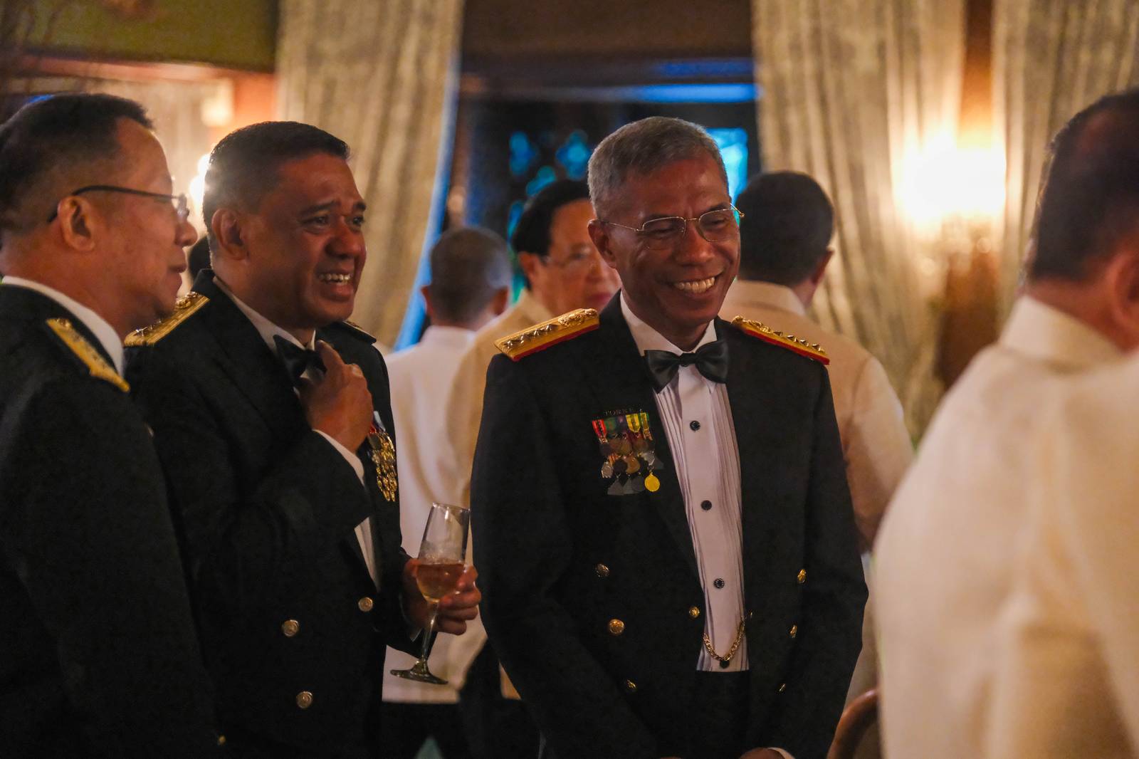 President Ferdinand Marcos Jr. shares a ceremonial toast with H.E. Mohammed Rida El Fassi, Vice Dean of the Diplomatic Corps, during the Vin d’Honneur at Malacañan Palace on 12 June 2025. The wine reception, held for government officials and members of the diplomatic corps, is one of two annual events hosted by the President to mark national celebrations.