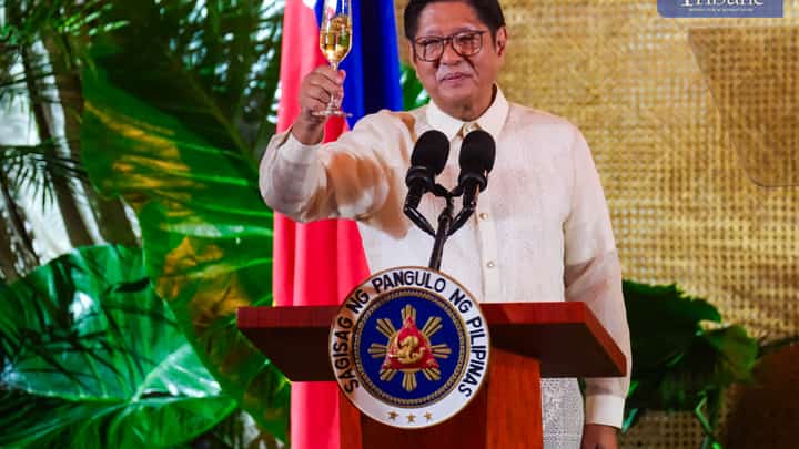 President Ferdinand Marcos Jr. shares a ceremonial toast with H.E. Mohammed Rida El Fassi, Vice Dean of the Diplomatic Corps, during the Vin d’Honneur at Malacañan Palace on 12 June 2025. The wine reception, held for government officials and members of the diplomatic corps, is one of two annual events hosted by the President to mark national celebrations.