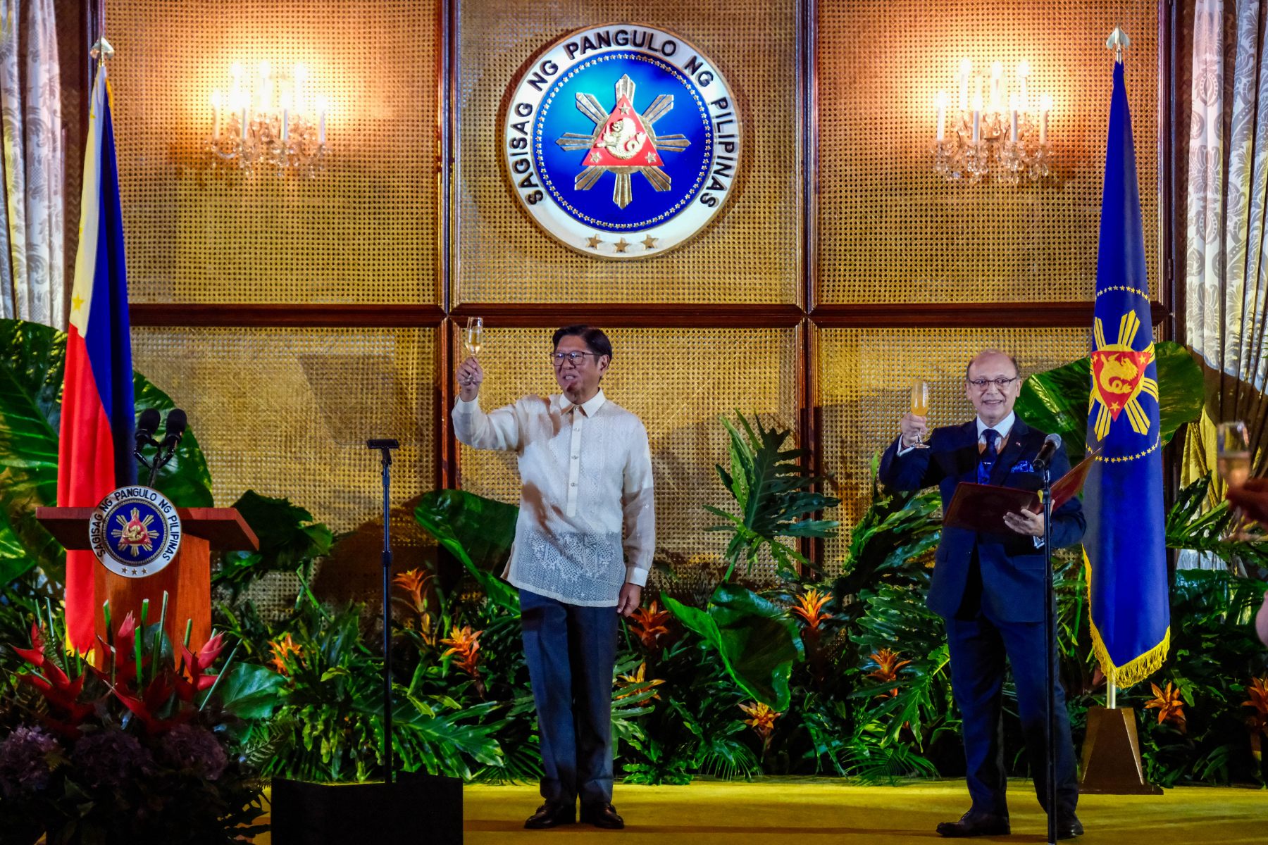Marcos celebrates diplomacy at Vin d'honneur