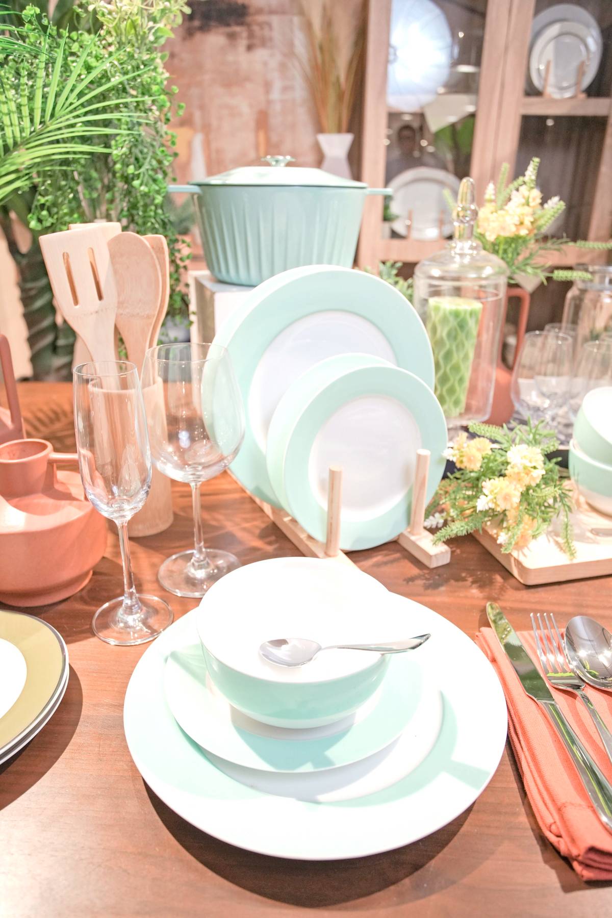 THE latest Martha Stewart Houseware Collection provides a classy touch.