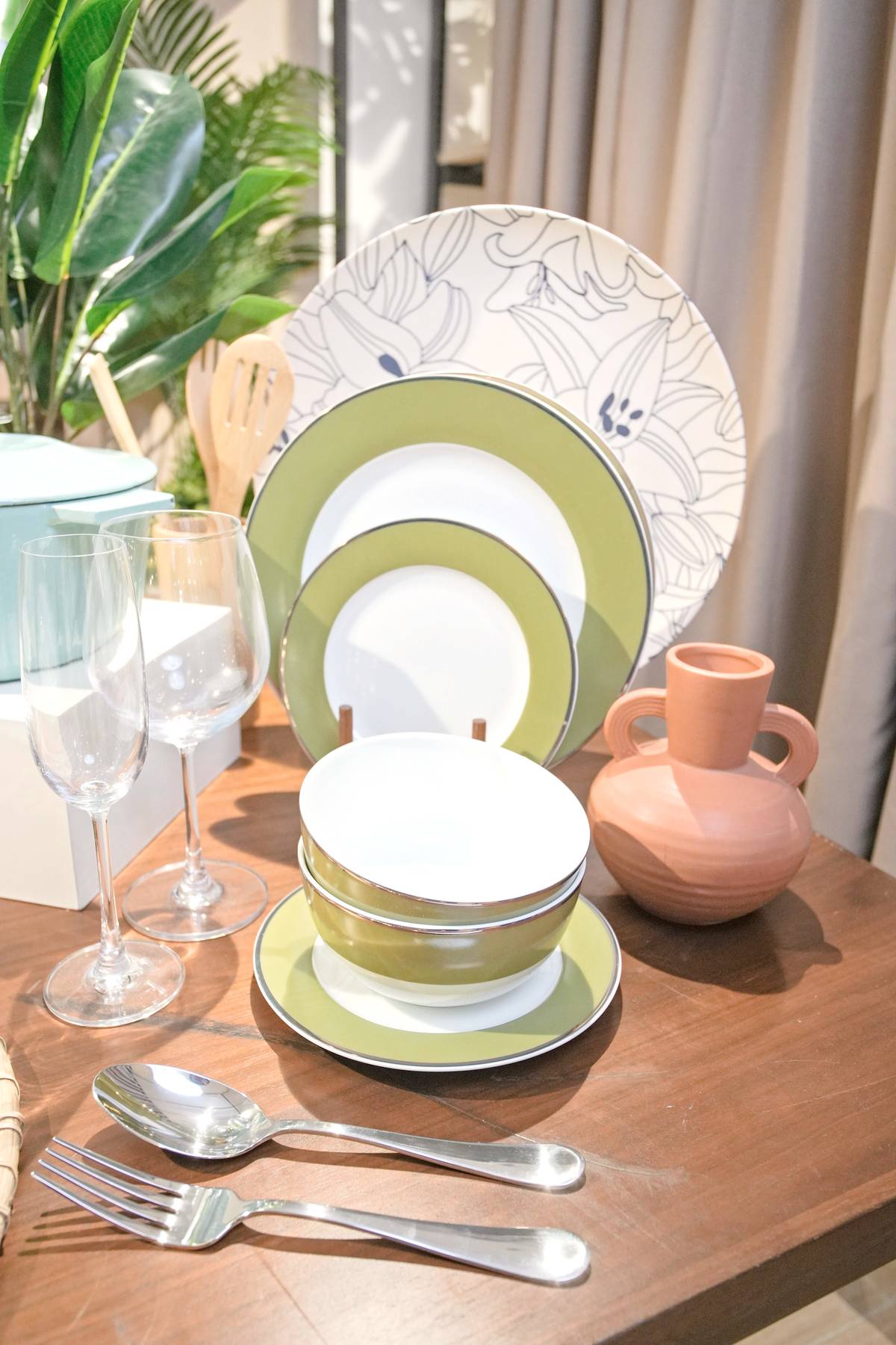 THE latest Martha Stewart Houseware Collection provides a classy touch.
