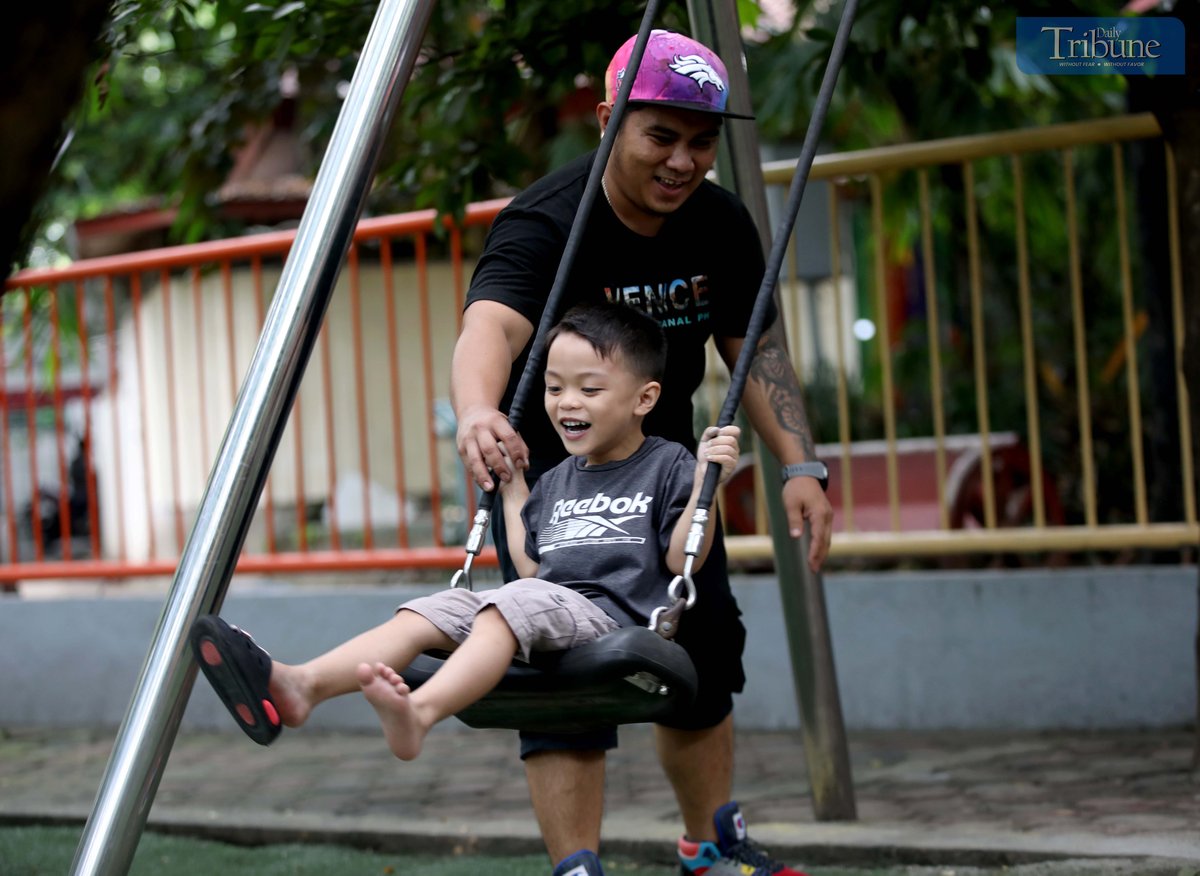 FATHER Christian Gotladera enjoys a day out with his three children at Quezon City Memorial Circle on Saturday, 14 June 2025 — a day ahead of the Father’s Day celebration.