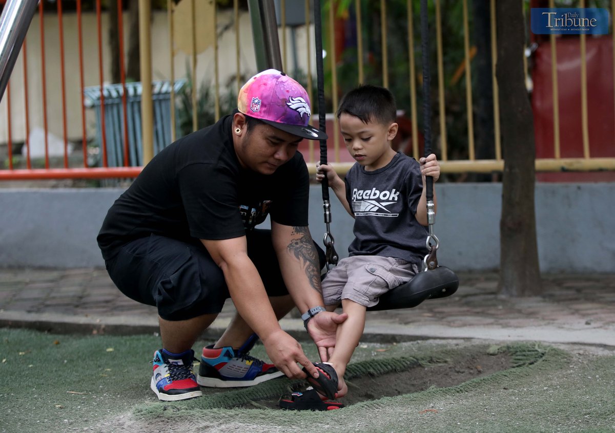 FATHER Christian Gotladera enjoys a day out with his three children at Quezon City Memorial Circle on Saturday, 14 June 2025 — a day ahead of the Father’s Day celebration.