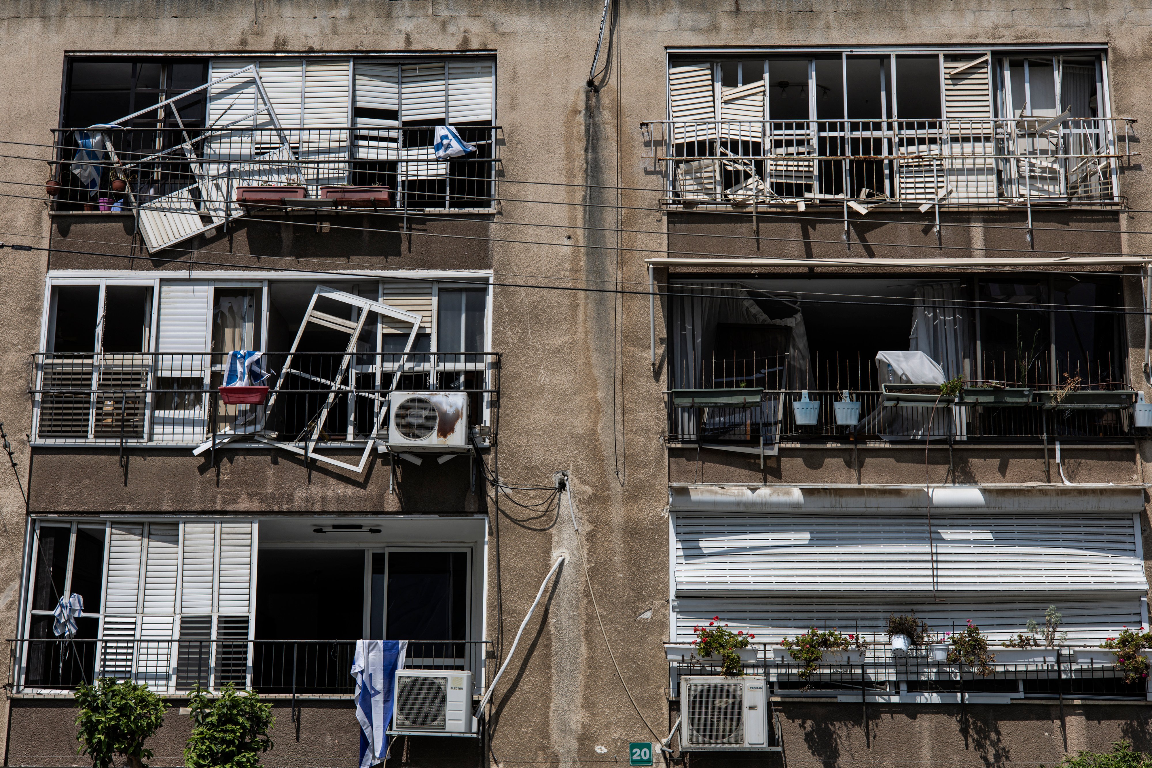 Israel warns 'Tehran will burn' after wave of missile fire