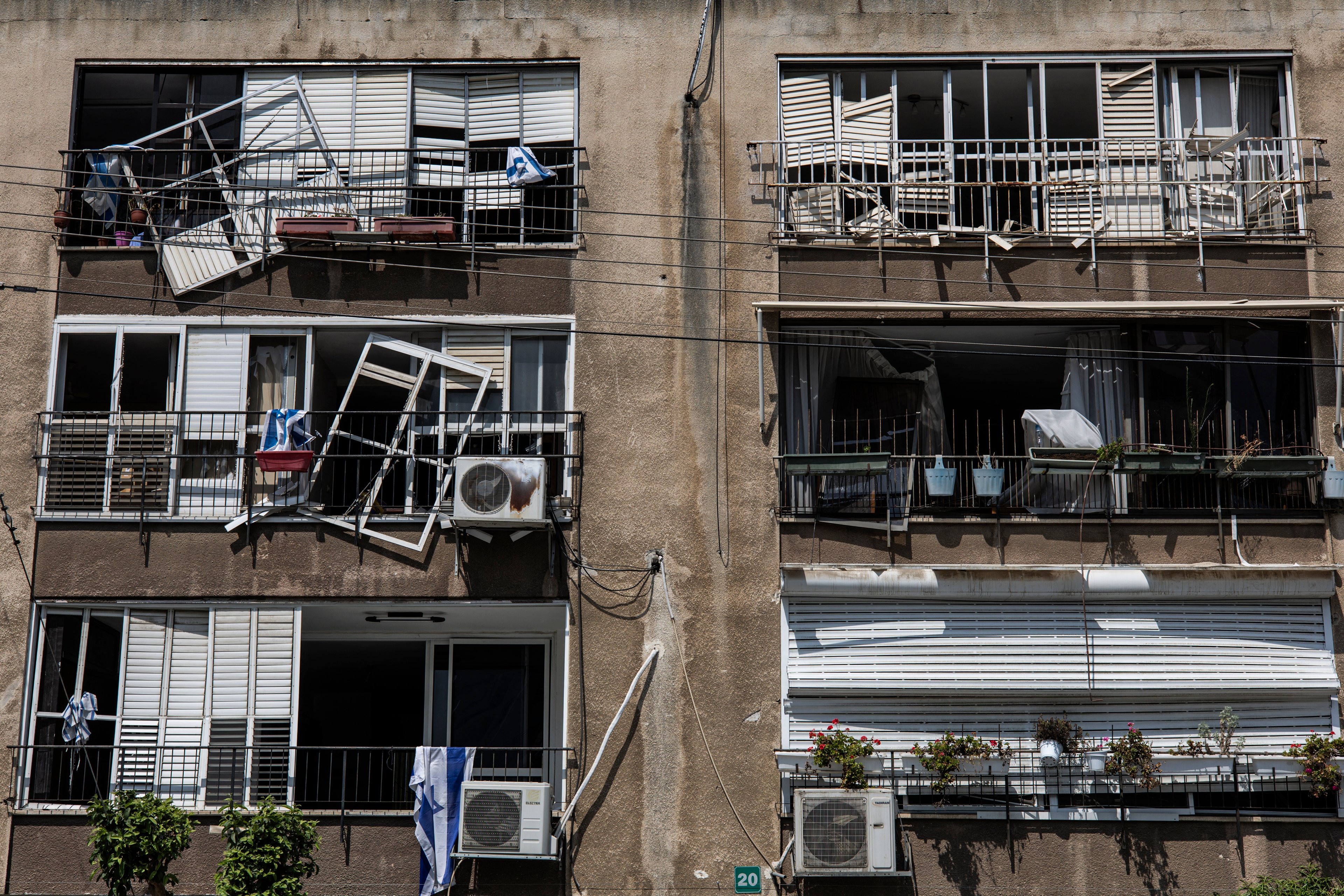 Israel warns 'Tehran will burn' after wave of missile fire