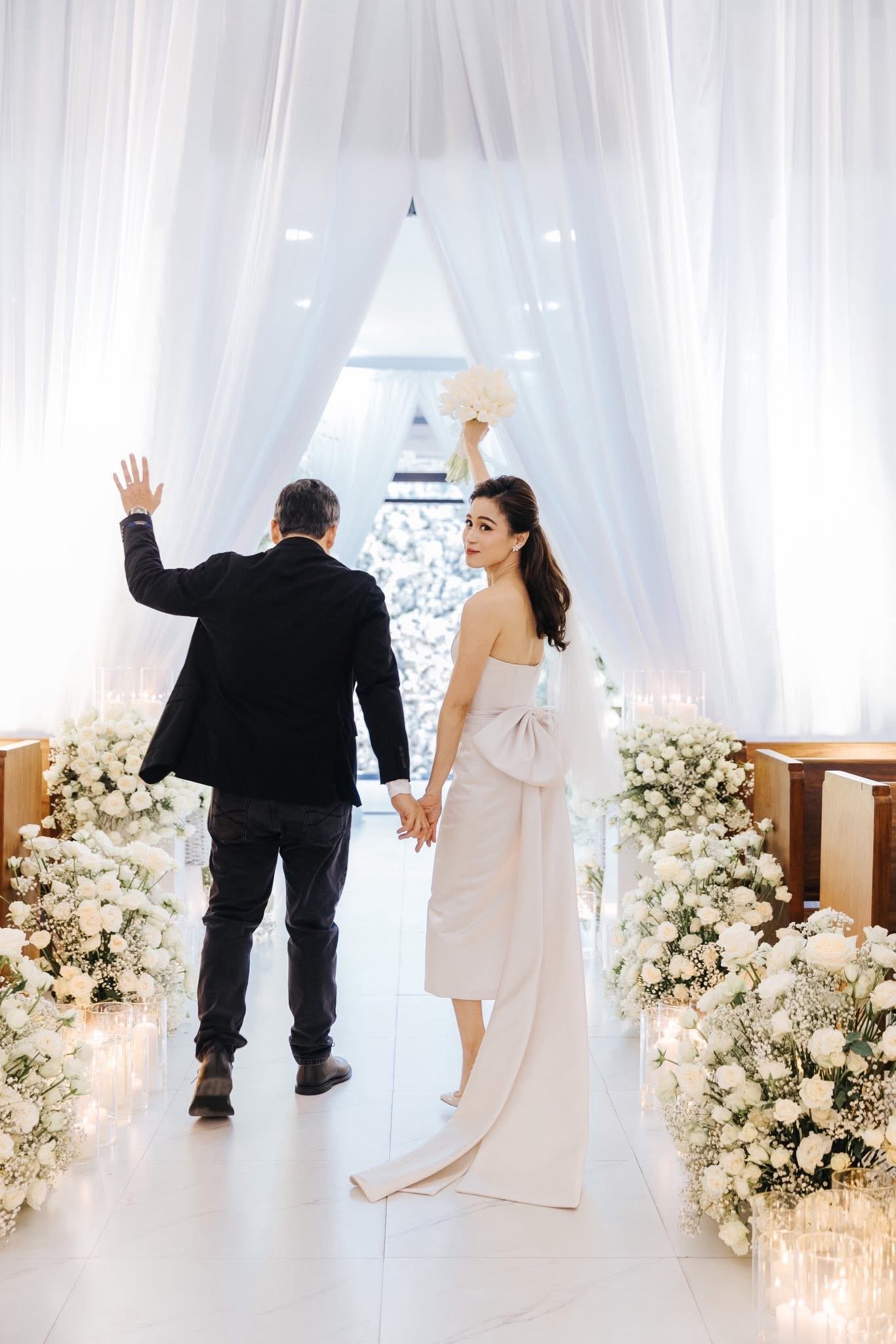 TEN years of love under the spotlight as Toni Gonzaga and Paul Soriano renew vows.