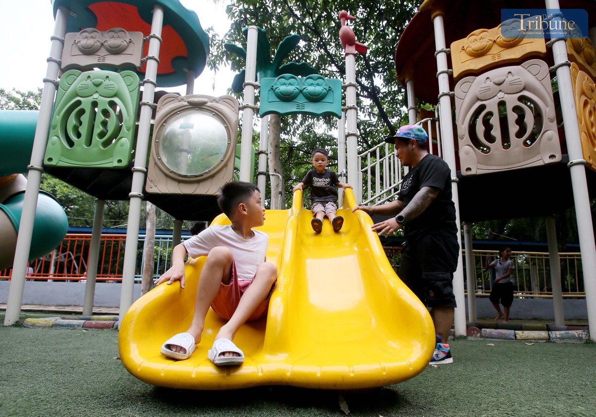 FATHER Christian Gotladera enjoys a day out with his three children at Quezon City Memorial Circle on Saturday, 14 June 2025 — a day ahead of the Father’s Day celebration.