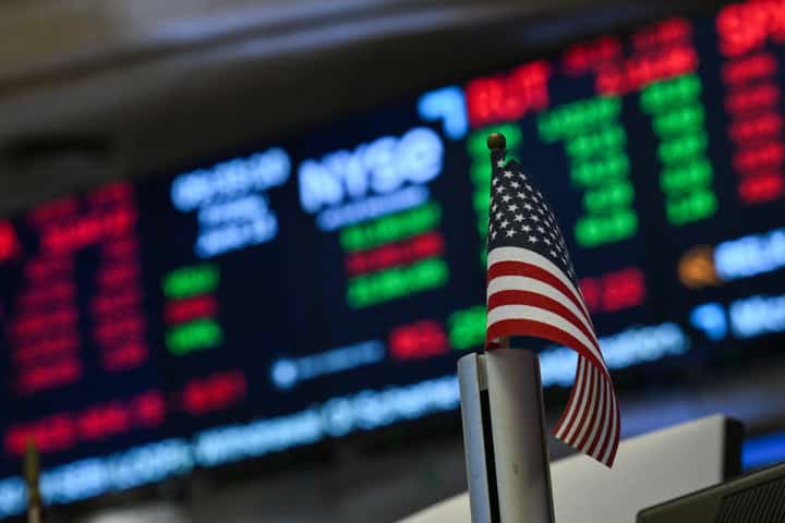 More execs join billionaire ranks as stock awards soar