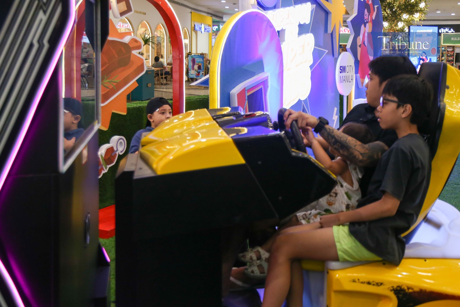 Fathers received special treatment with free massages and arcade games at a Manila mall as shoppers celebrated Father’s Day on 15 June 2025.