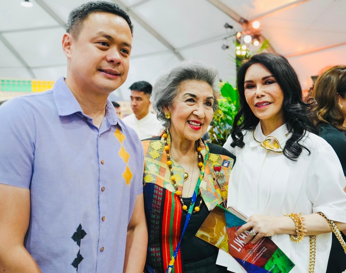 Vice president of PAL Holdings Inc. Captain Stanley Ng, ArteFino founder Maritess Pineda and Ching Cruz.
