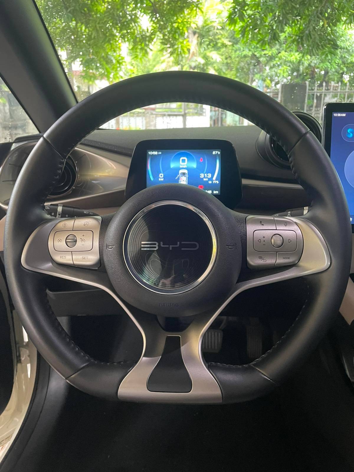 TAKE control: The steering wheel is easy to handle.