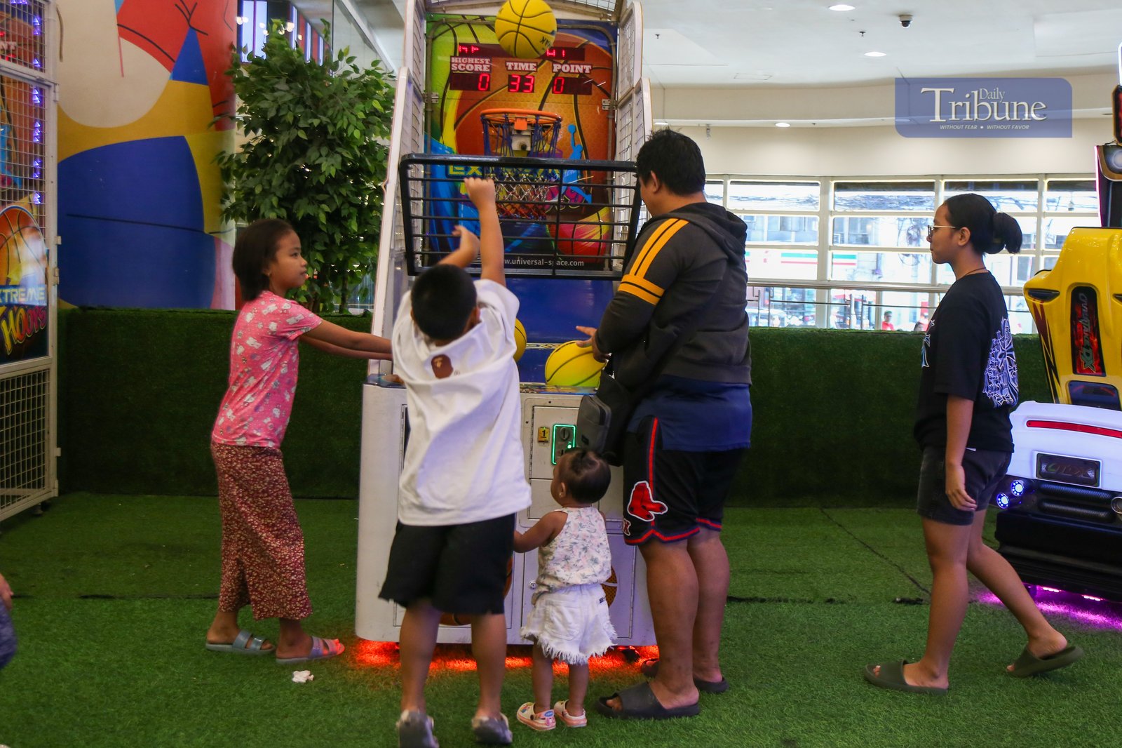 Fathers received special treatment with free massages and arcade games at a Manila mall as shoppers celebrated Father’s Day on 15 June 2025.