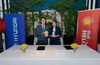 HYUNDAI’s Jiho Son and Shell’s Jackie Famorca mark the start of their official engine oil partnership with a ceremonial handshake and Shell Helix display.