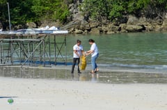 Globe volunteers join SarBay Fest celebration, cleanup