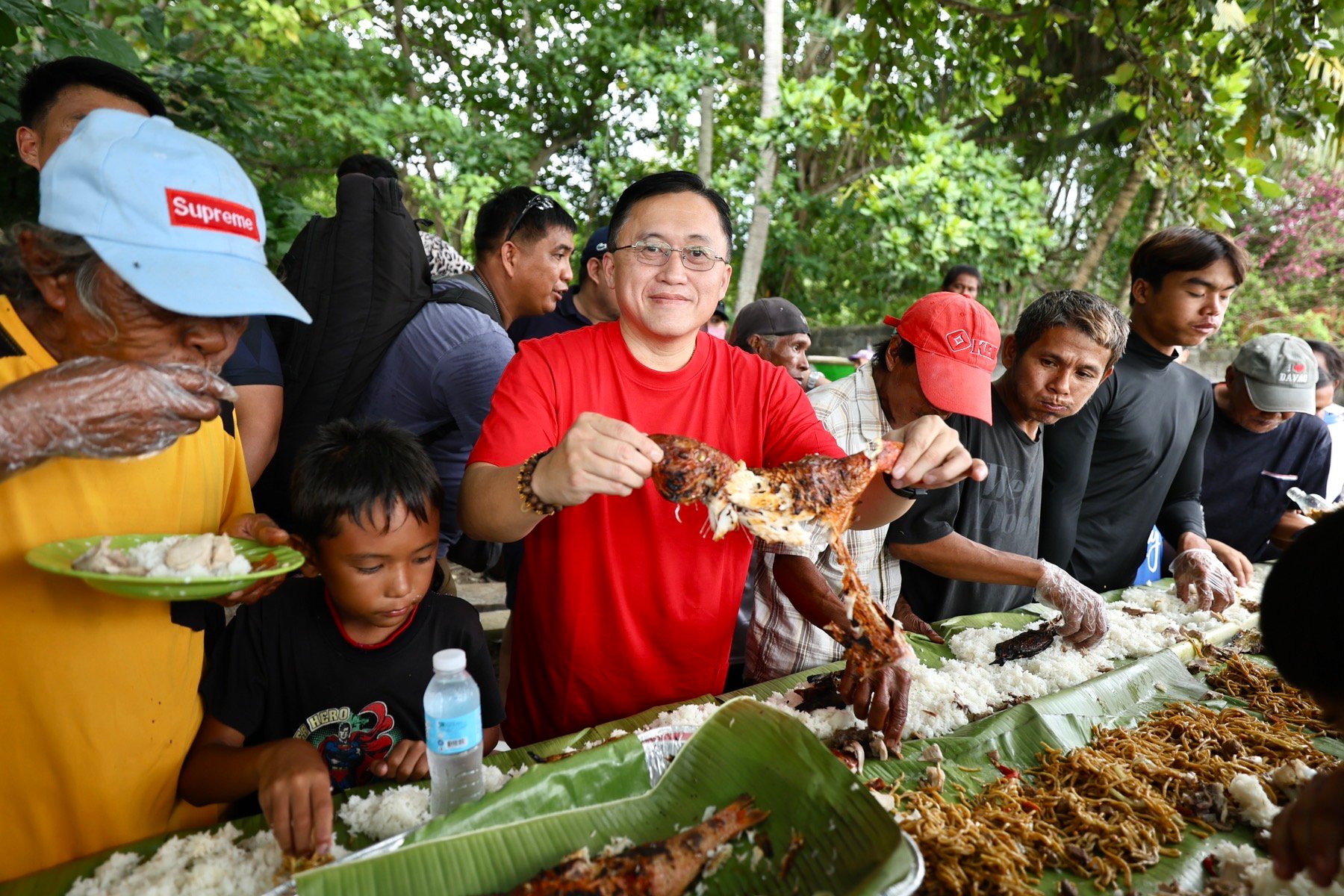 Bong Go spends a meaningful birthday by the sea with Davao fisherfolk