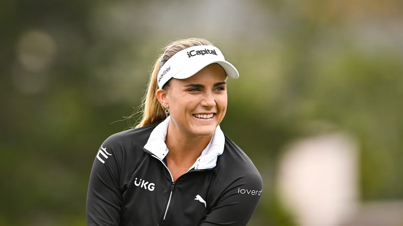 Thompson shares lead with five others
