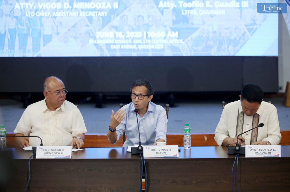 Department of Transportation Secretary Vince Dizon, together with Land Transportation Office Assistant Secretary Atty. Vigor Mendoza II and LTFRB Chair Teofilo Guadiz III, ordered the revocation of a taxi driver’s license after he was caught on video charging P1,260 for a ride from NAIA Terminal 3 to Terminal 2.
They also dismissed two Region 2 LTO officials allegedly involved in the assault of three youths at a karaoke lounge on June 4.
The orders were announced Monday during a press conference at the LTO office in Quezon City.