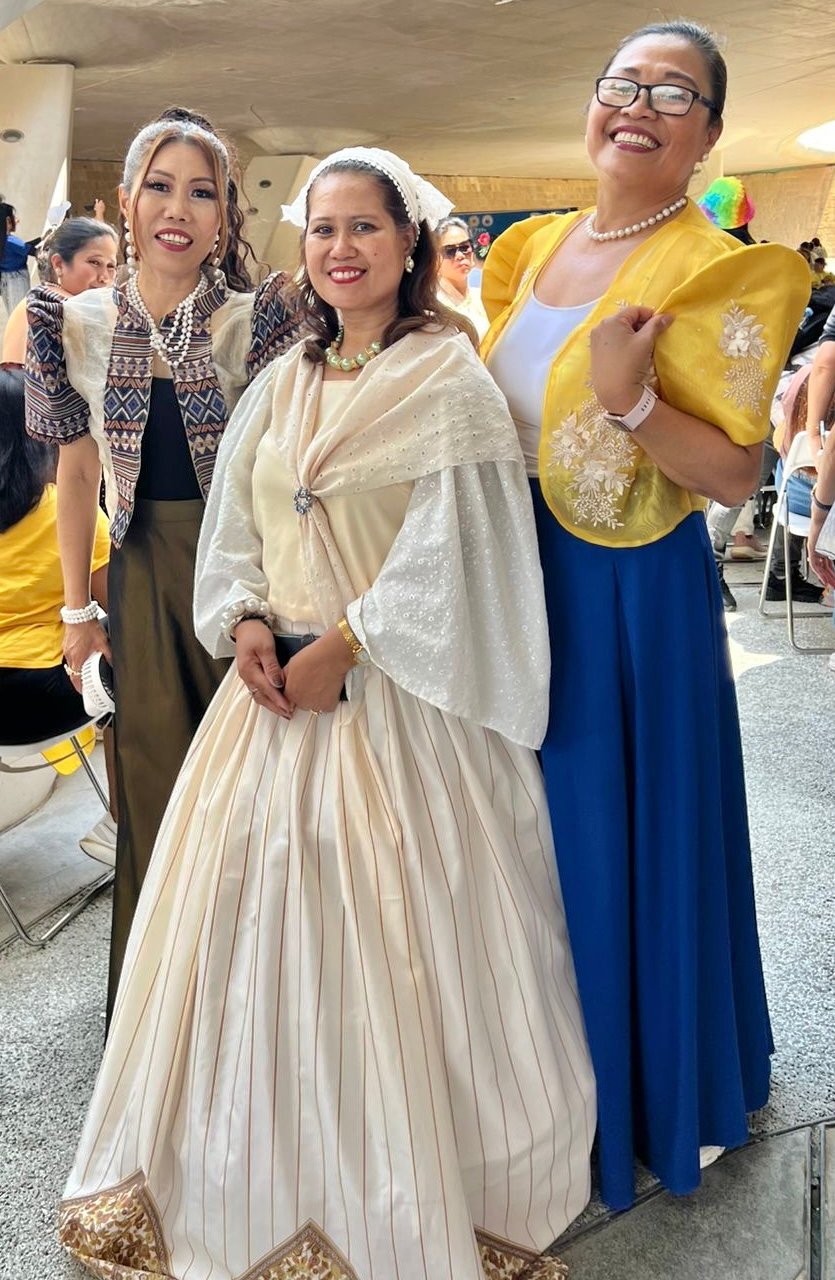 Nerissa Diaz and Caroline Aniceto (center) and Ester Beatty.