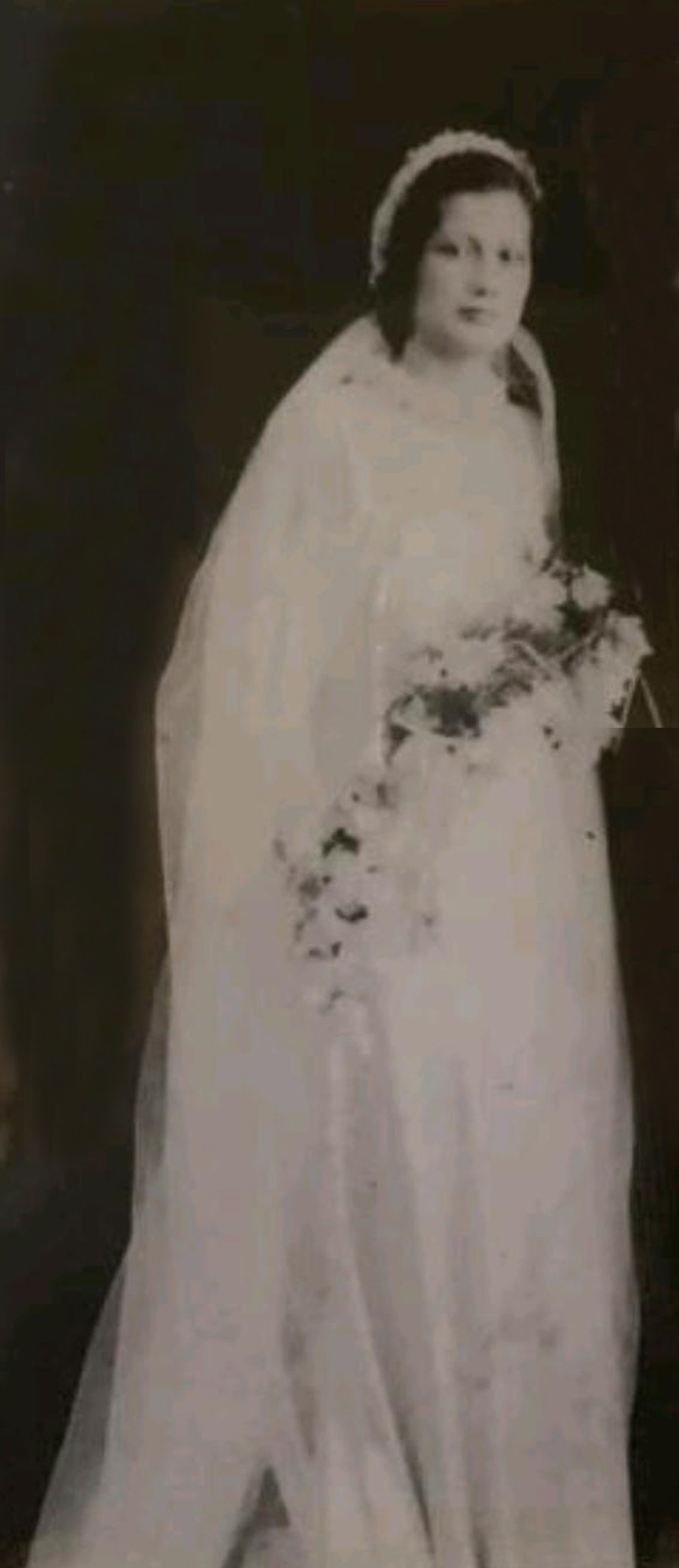 Carmen Chiong Veloso Alvarez in Mary Renner original (1934).
