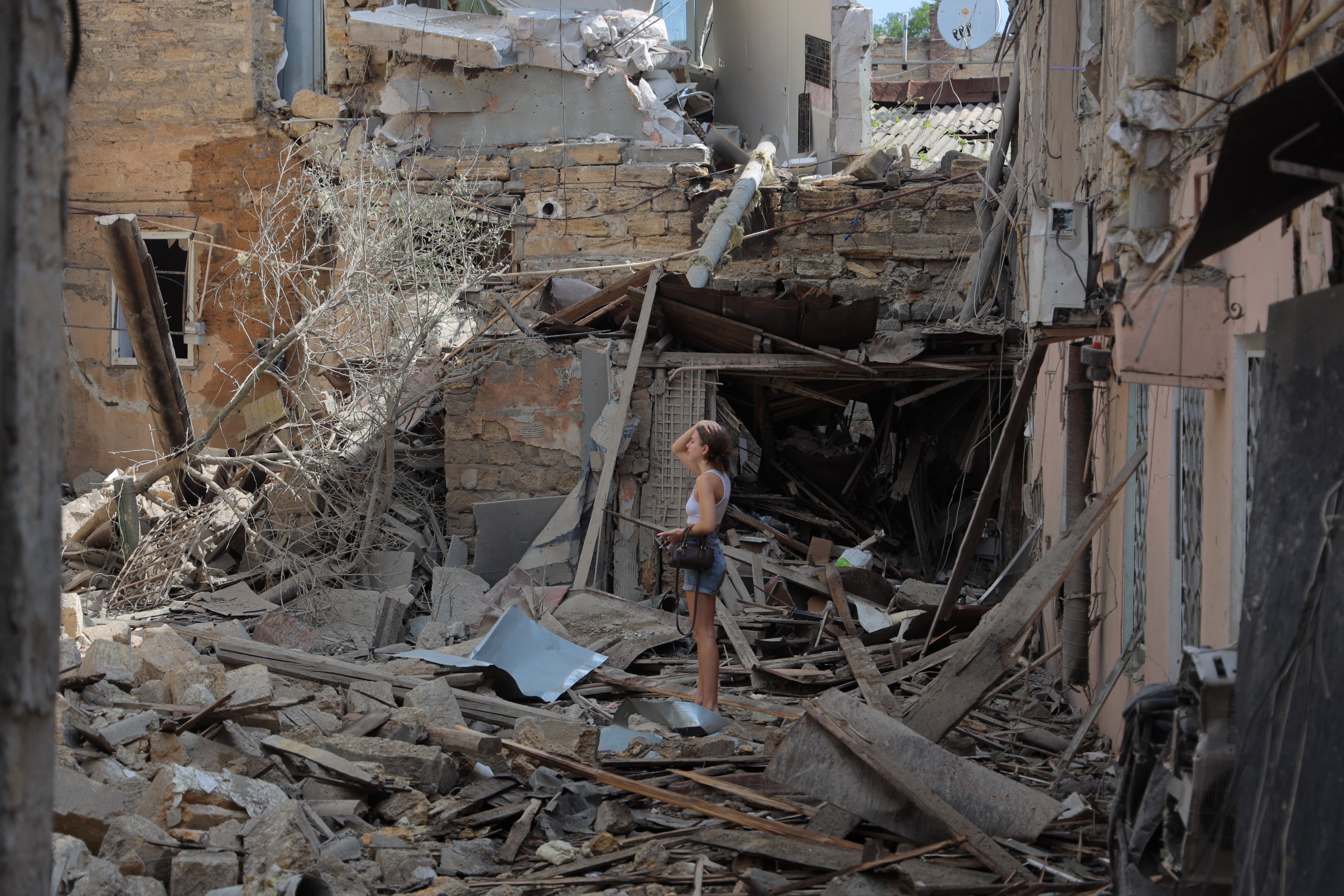 Kyiv attack kills 14 as Ukraine urges stronger global action