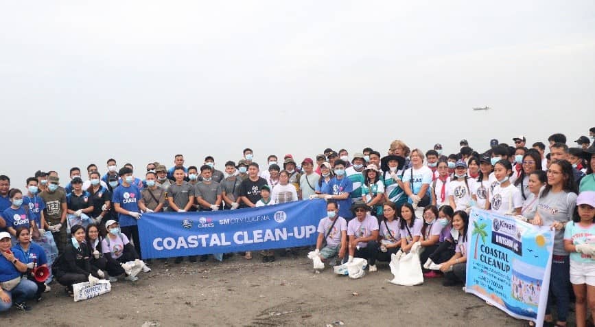With gloves on and bags in hand, volunteers at SM City Lucena take part in SM Cares’ Coastal Cleanup drive, reaffirming their commitment to environmental stewardship and ocean conservation.