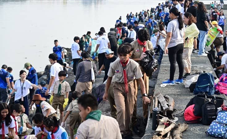 Students, teachers, and partner organizations join forces with SM Cares during the Coastal Cleanup drive—demonstrating a shared commitment to environmental stewardship.