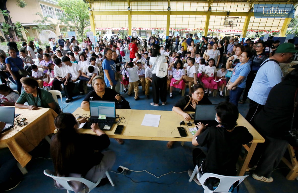 EDUCATION Secretary Sonny Angara, Health Secretary Teodoro Herbosa, and Quezon City Mayor Joy Belmonte visit Esteban Abada Elementary School in Bago Bantay, Quezon City on Wednesday to oversee a free medical check-up organized by the Department of Health (DOH) for teachers, parents, and students.