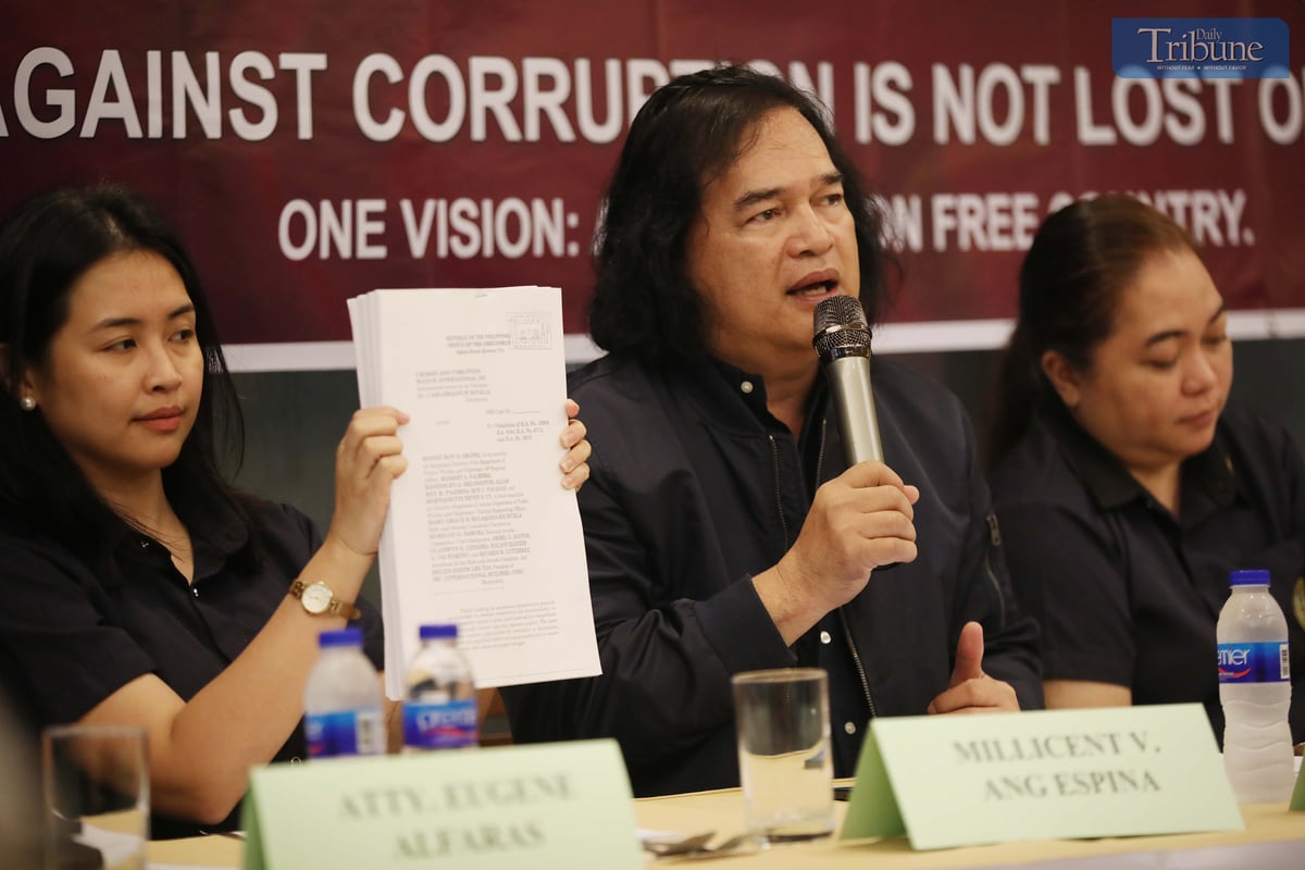 Crimes and Corruption Watch International (CCWI), led by Chairman Dr. Carlo Batalla, presents a copy of its complaint filed before the Office of the Ombudsman, charging DPWH Region 6 Director Sanny Boy Oropel with 16 counts of violating the New Government Procurement Act (RA 12009). Filed during a press conference in Quezon City on Wednesday, 18 June 2025, the complaint stems from alleged project slippage in 2024 infrastructure contracts awarded to International Builders Corp. (IBC) under Oropel’s supervision. CCWI also urged the Ombudsman to blacklist IBC, citing alleged substandard work and delays in several multi-million-peso public infrastructure projects.