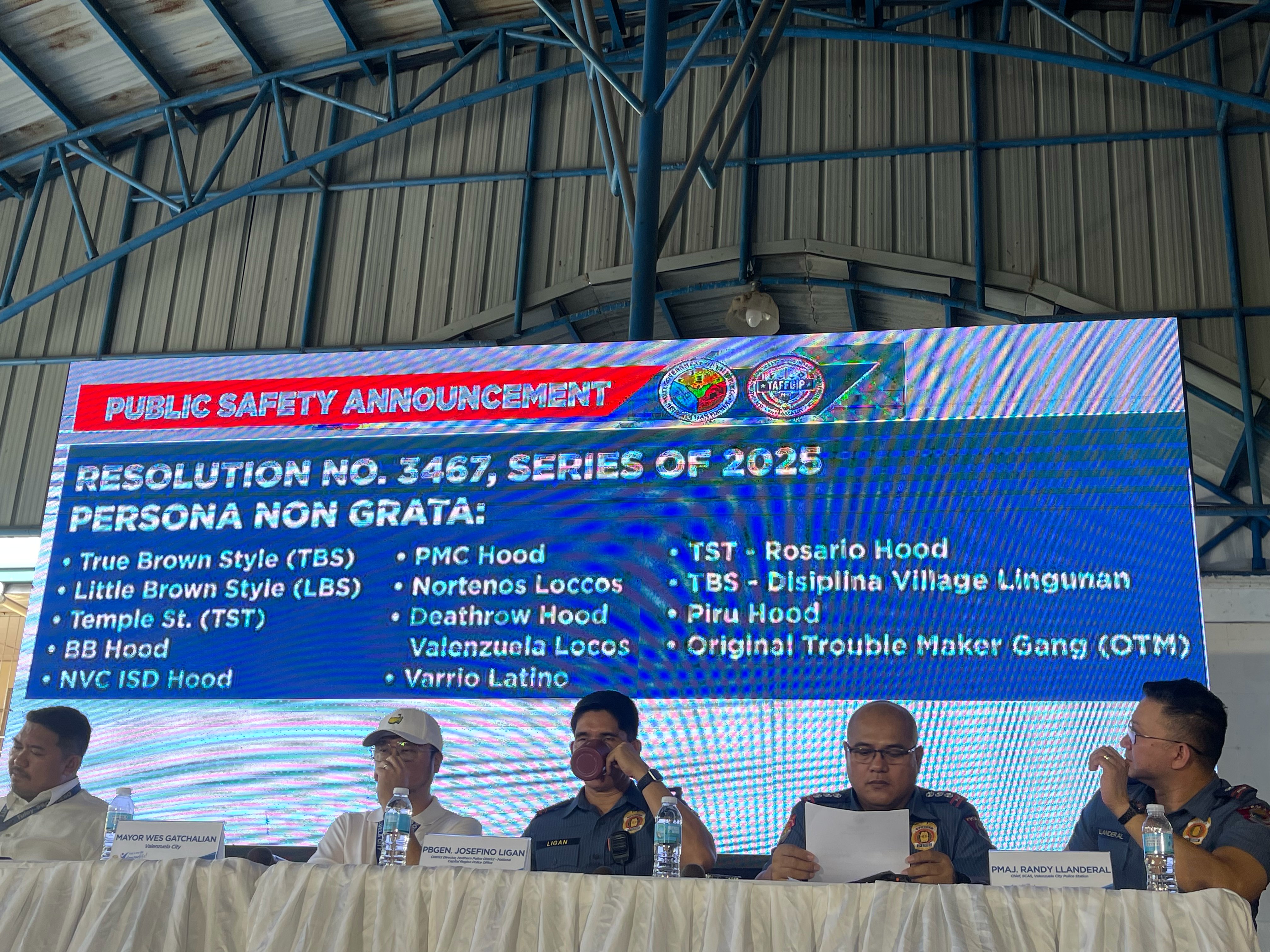 Valenzuela bans street gangs