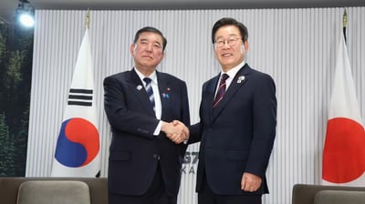 Japan, South Korea leaders vow to boost ties against nuke-armed North 