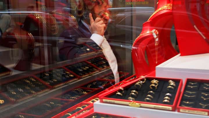 A web of high-stakes heists: Authorities uncover a pattern of coordinated thefts targeting valuable shipments as investigations continue into the country’s largest jewelry robbery.