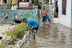 Tourists, fishermen hunker as Hurricane Erick pounds Mexican coast