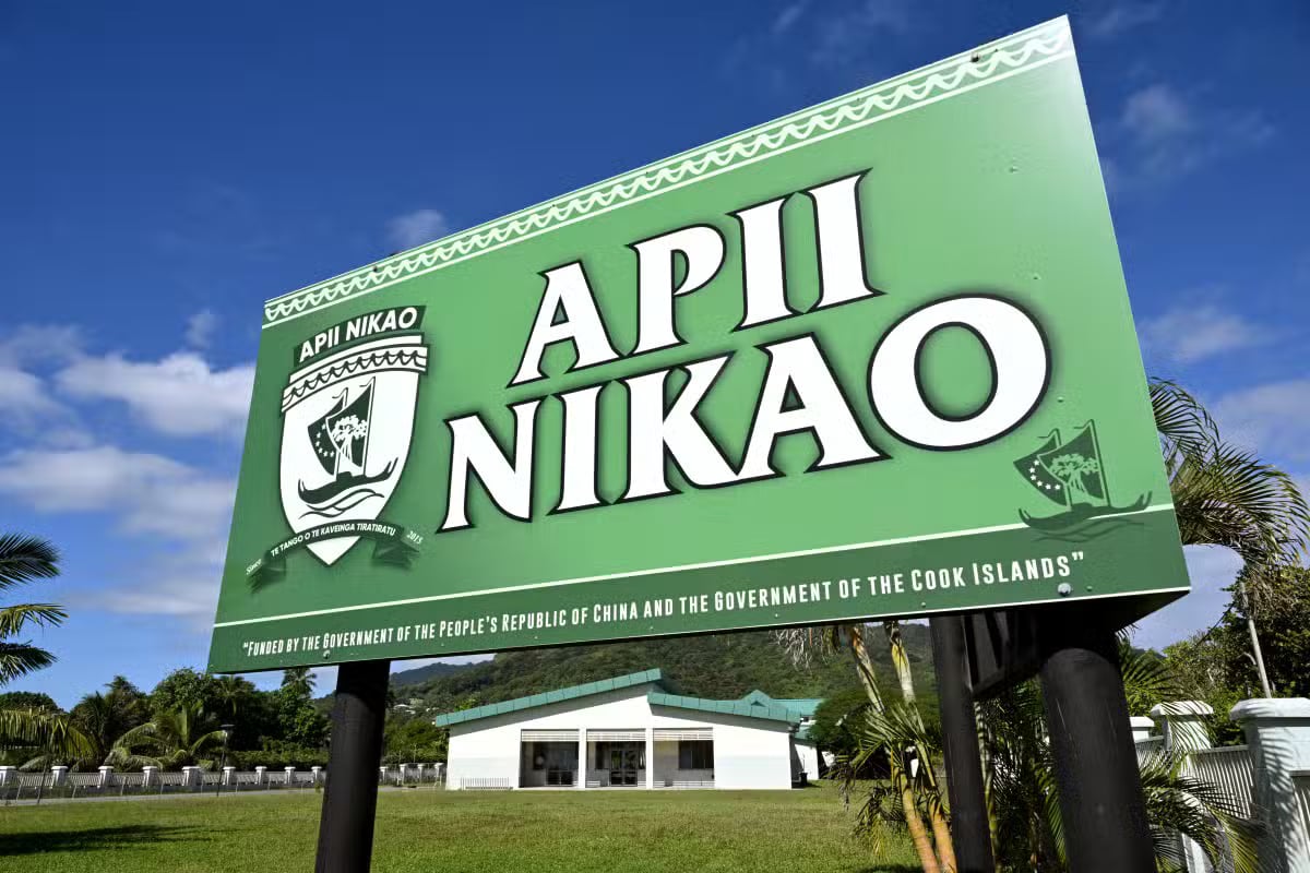 New Zealand halts aid to 
Cook Islands 