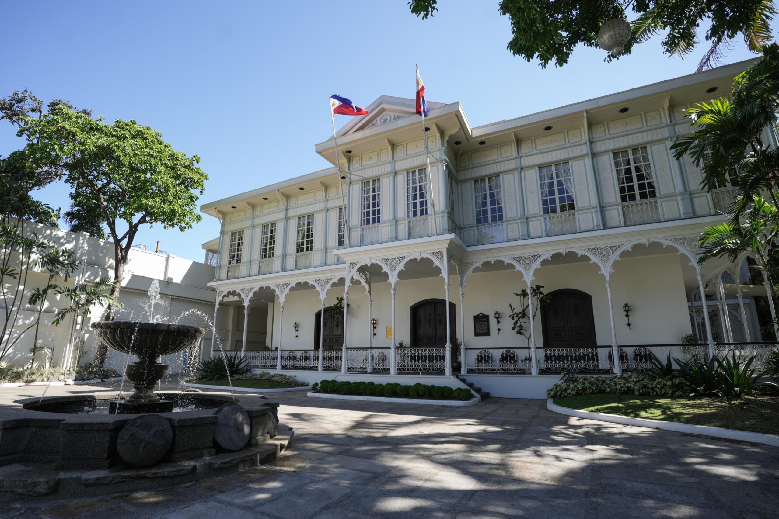 PNOC chief, 2 presidential advisers axed