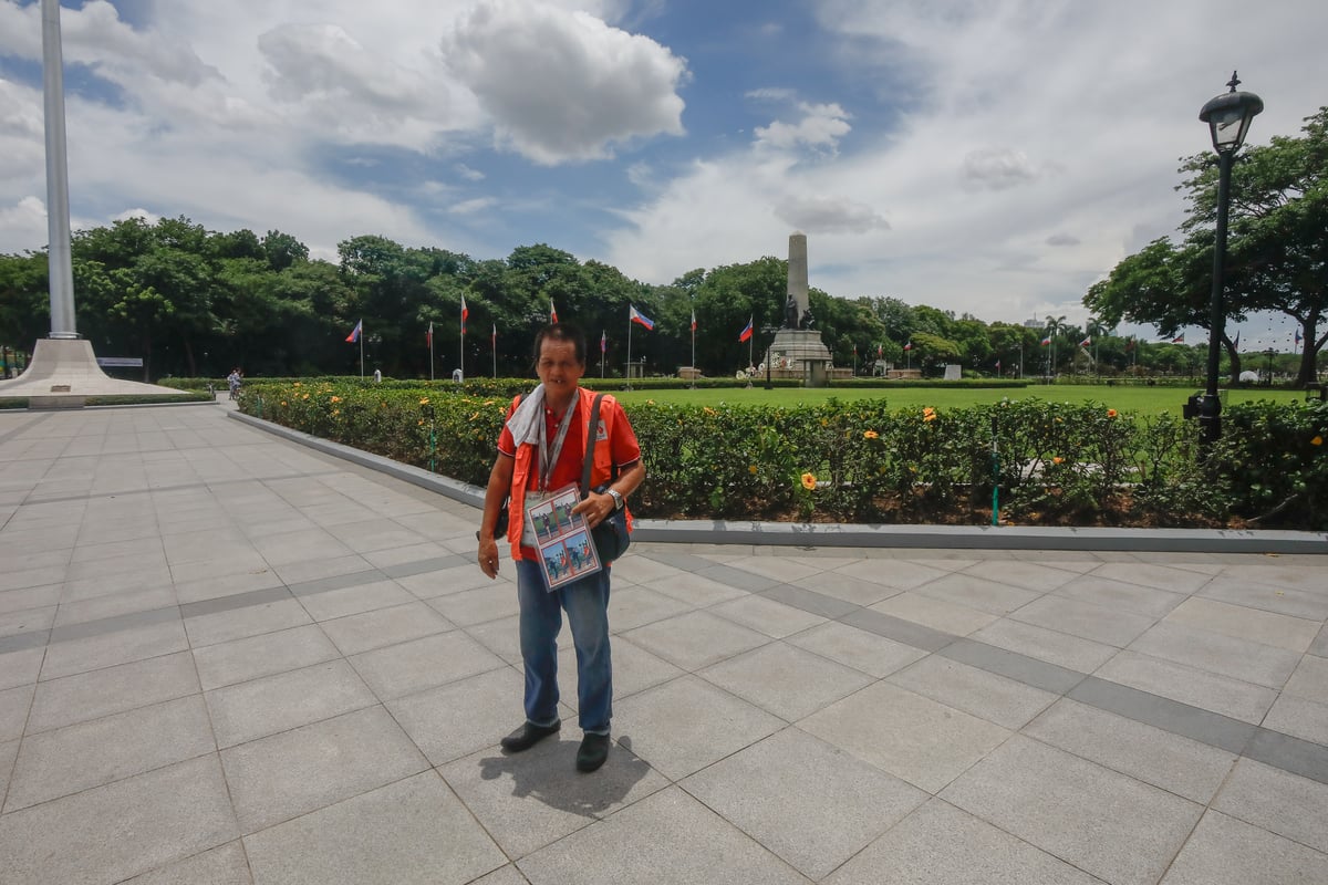 Veteran photographer Nel Mallari strikes a pose beside the Rizal Monument in Luneta as the nation marks the birth anniversary of National Hero Dr. Jose Rizal on Thursday, 19 June 2025. A lensman since the 1980s, Mallari has witnessed the evolution of photography — from the age of film to the rise of digital imaging.