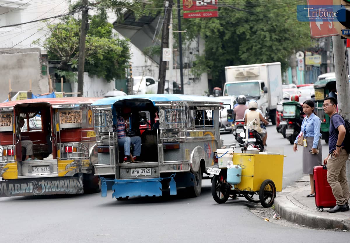 A public utility jeepney unloads passengers along Kamias Road in Quezon City on Friday, 20 June 2025. The Land Transportation Franchising and Regulatory Board (LTFRB) said a P1 flat rate increase in jeepney fares could take effect by the first week of July, following the continued rise in fuel prices.
