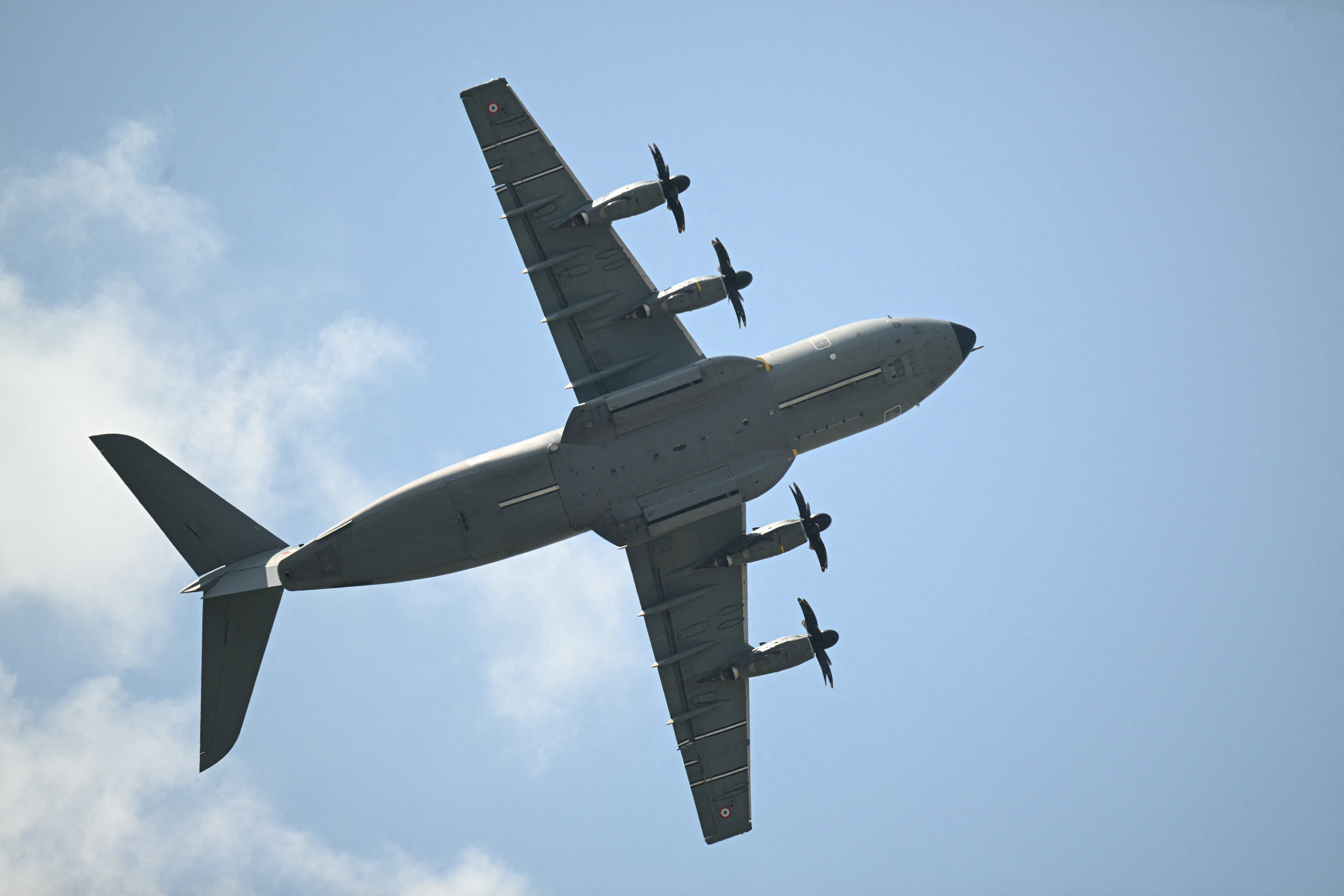 France shuts weapons booths at Paris Air Show