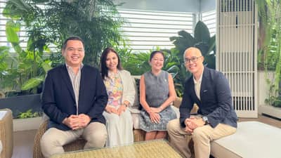 FIRST Lady Liza Araneta-Marcos meets with Kumu Philippine officials.
