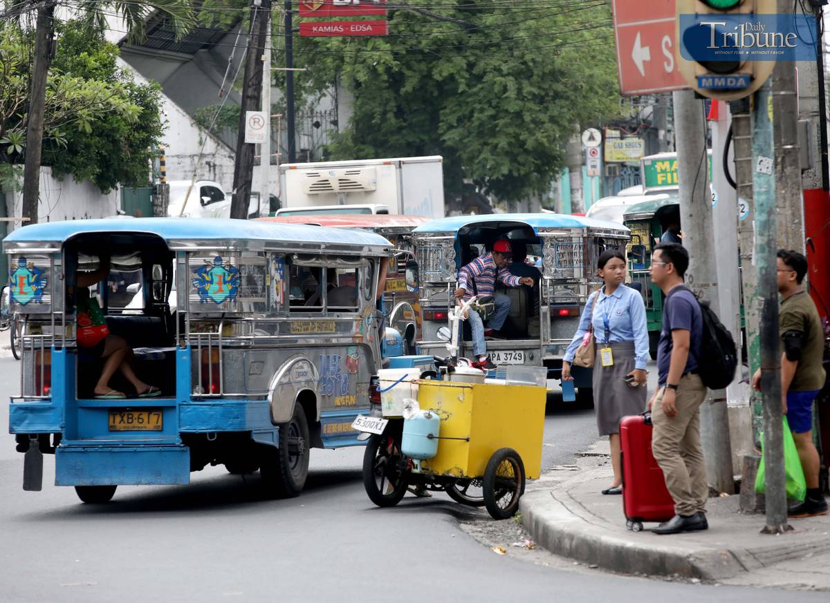 A public utility jeepney unloads passengers along Kamias Road in Quezon City on Friday, 20 June 2025. The Land Transportation Franchising and Regulatory Board (LTFRB) said a P1 flat rate increase in jeepney fares could take effect by the first week of July, following the continued rise in fuel prices.