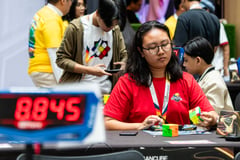 Fast hands: Speedcubers clash in Makati