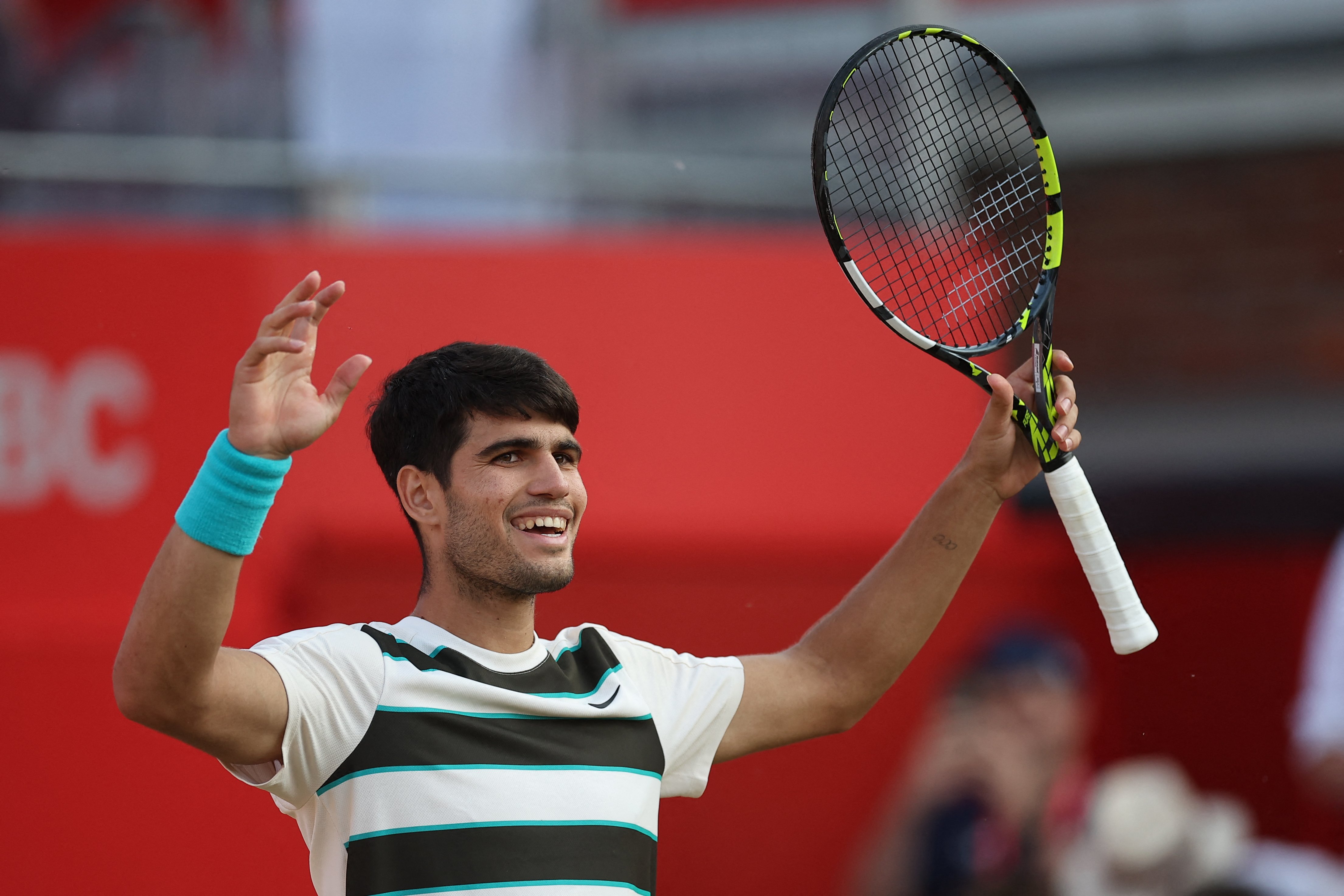 Alcaraz extends win streak to 16