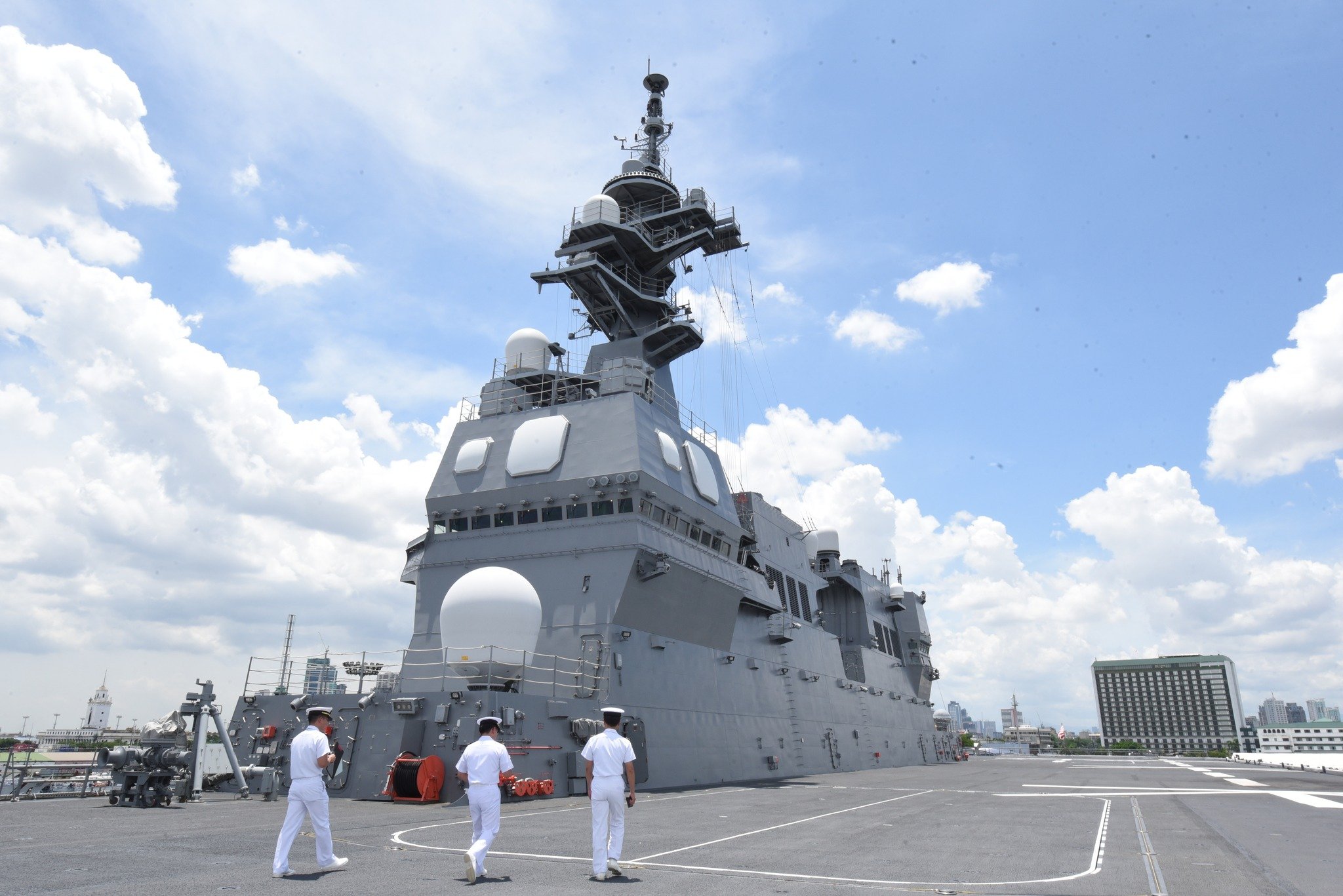 Japanese warships dock in Manila for port call