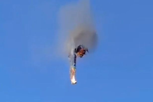 Hot-air balloon catches fire, 8 die